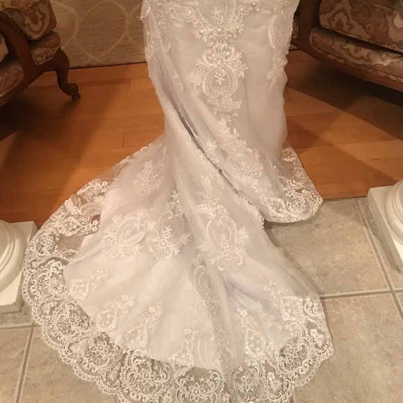 Wedding gown brand new - Picture 5 of 12